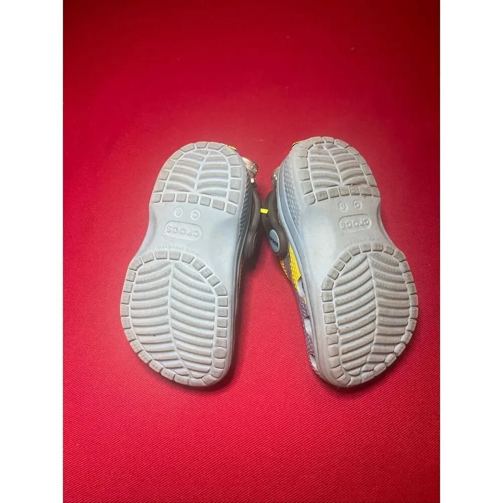 Crocs Kids Minion Sz 6